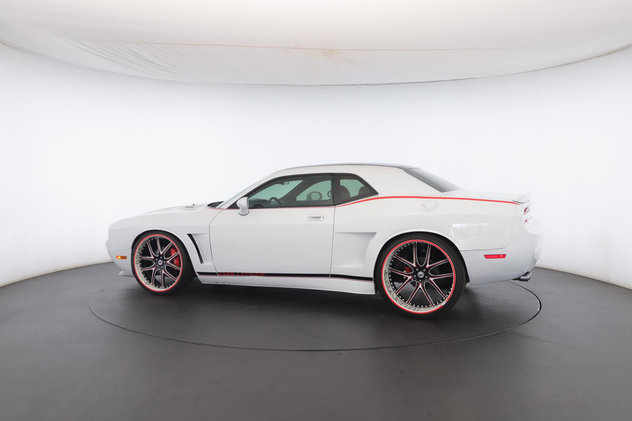 Used 2010 Dodge Challenger R/T image 18