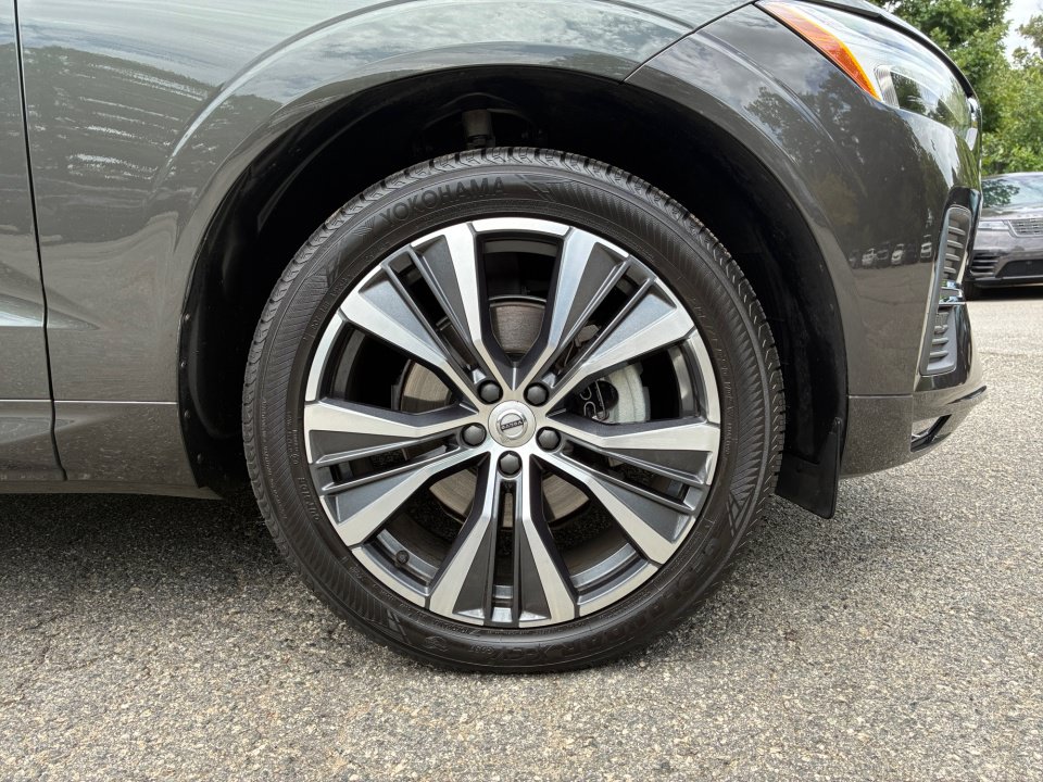 Used 2022 Volvo XC60 B5 Momentum w/ Protection Package Premier FWD image 25