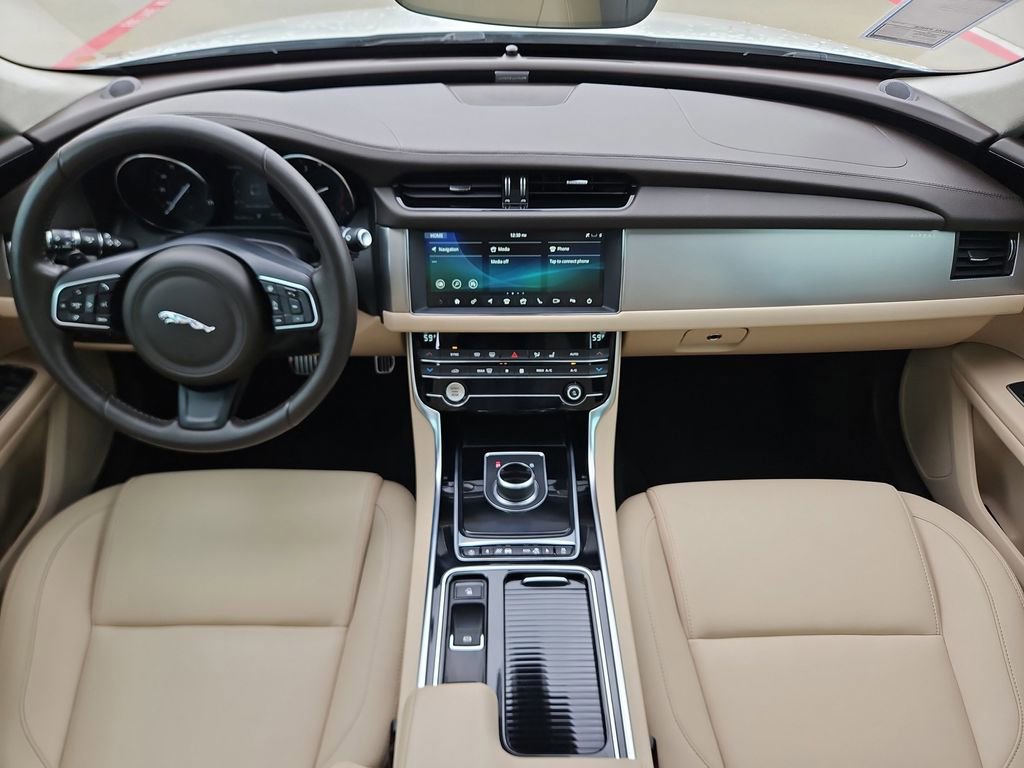 Used 2020 Jaguar XF Premium image 12
