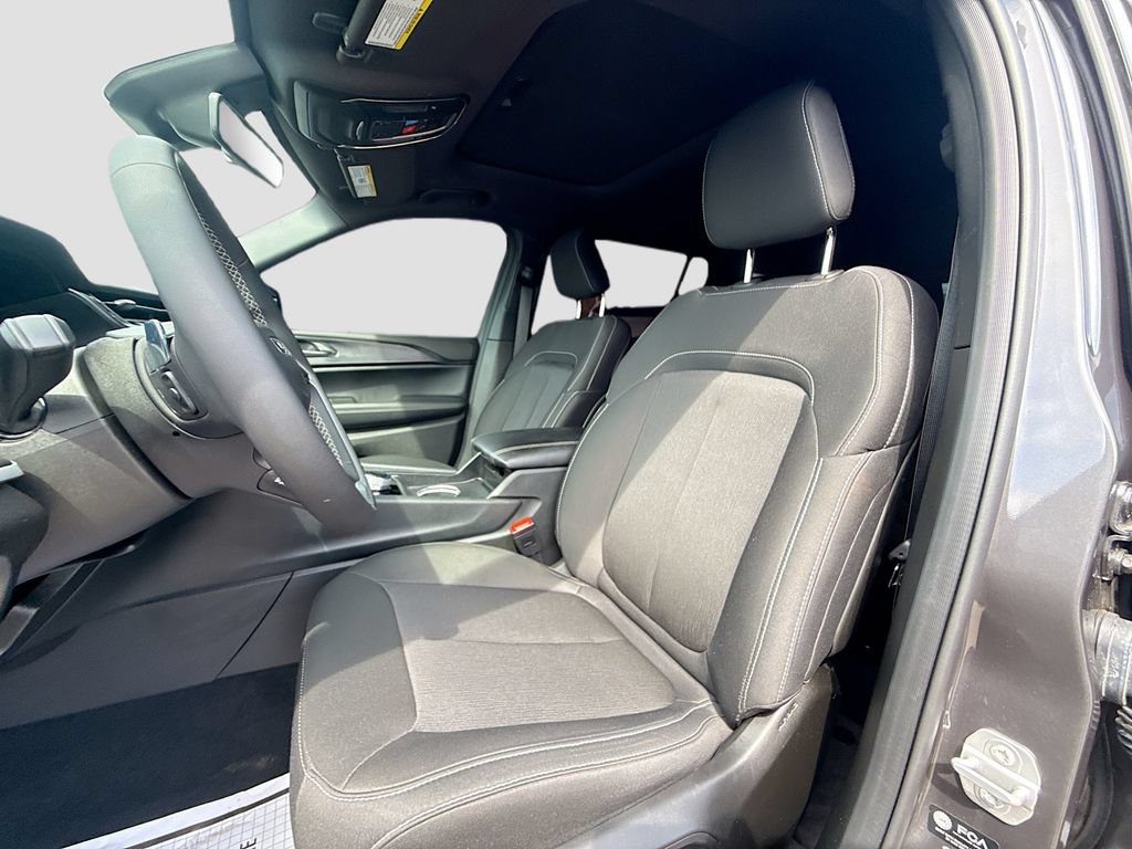 Used 2025 Jeep Grand Cherokee L Laredo RWD image 23