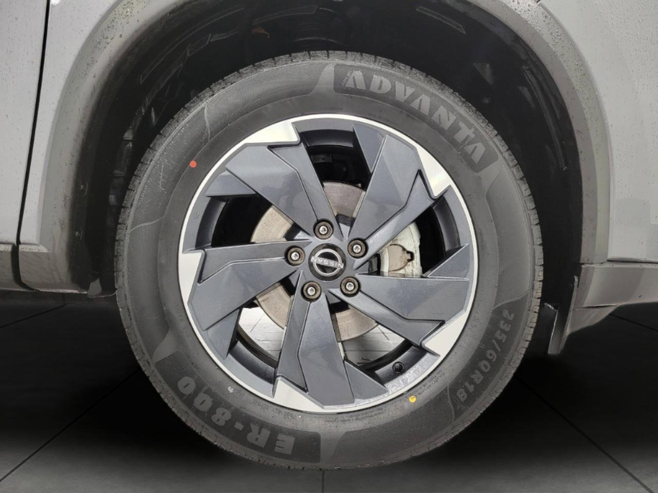 Used 2025 Nissan Rogue SV AWD/4WD image 4