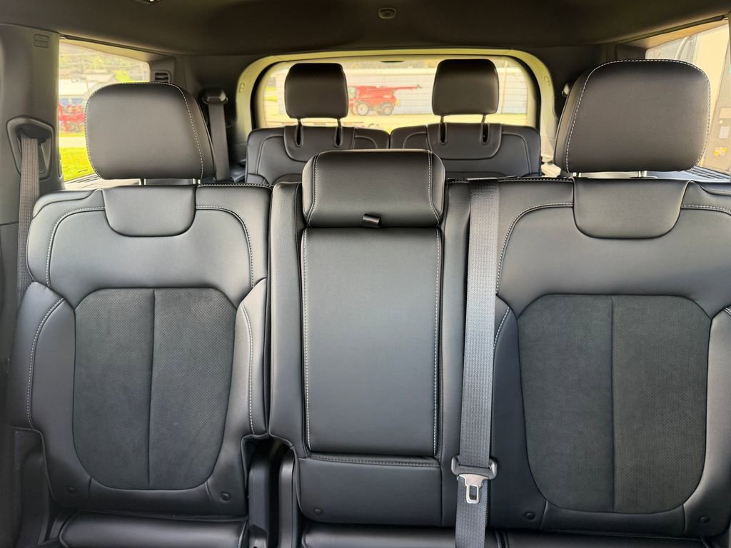 New 2026 Jeep Grand Cherokee L 4WD image 18