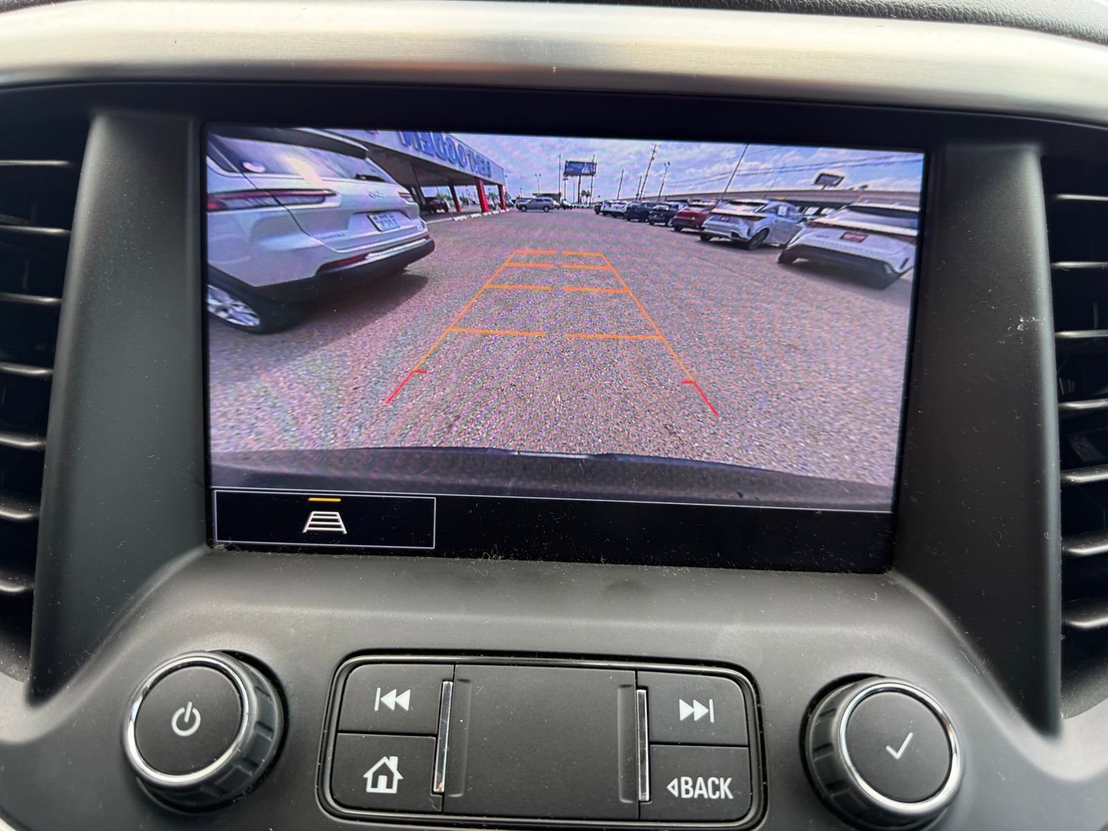 Used 2022 GMC Acadia SLE w/ Driver Convenience Package FWD image 7