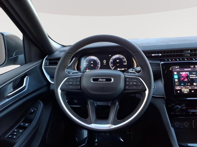 New 2025 Jeep Grand Cherokee Laredo X w/ Luxury Tech Group I image 11