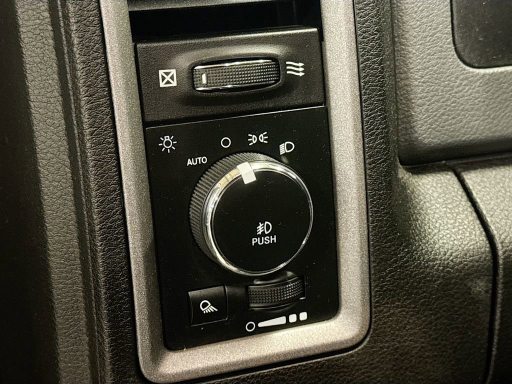 Used 2019 RAM 1500 Express AWD/4WD image 10