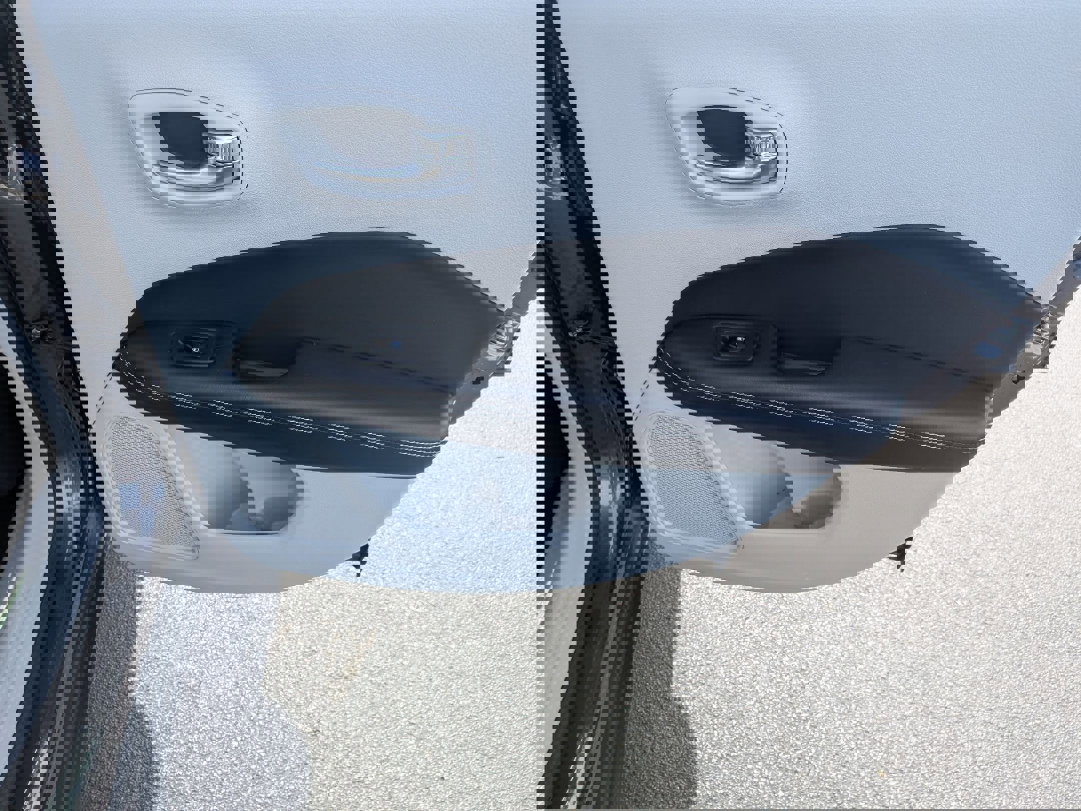 Used 2020 Jeep Compass Latitude image 26