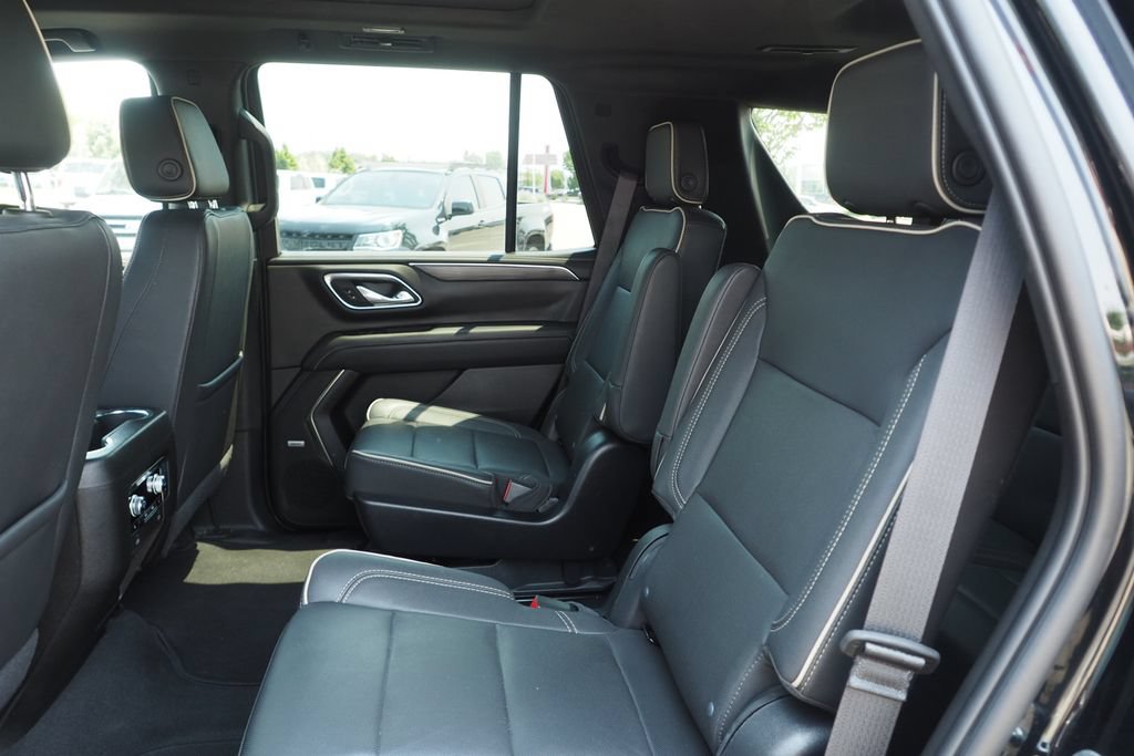 Used 2023 GMC Yukon SLT w/ SLT Premium Package AWD/4WD image 16