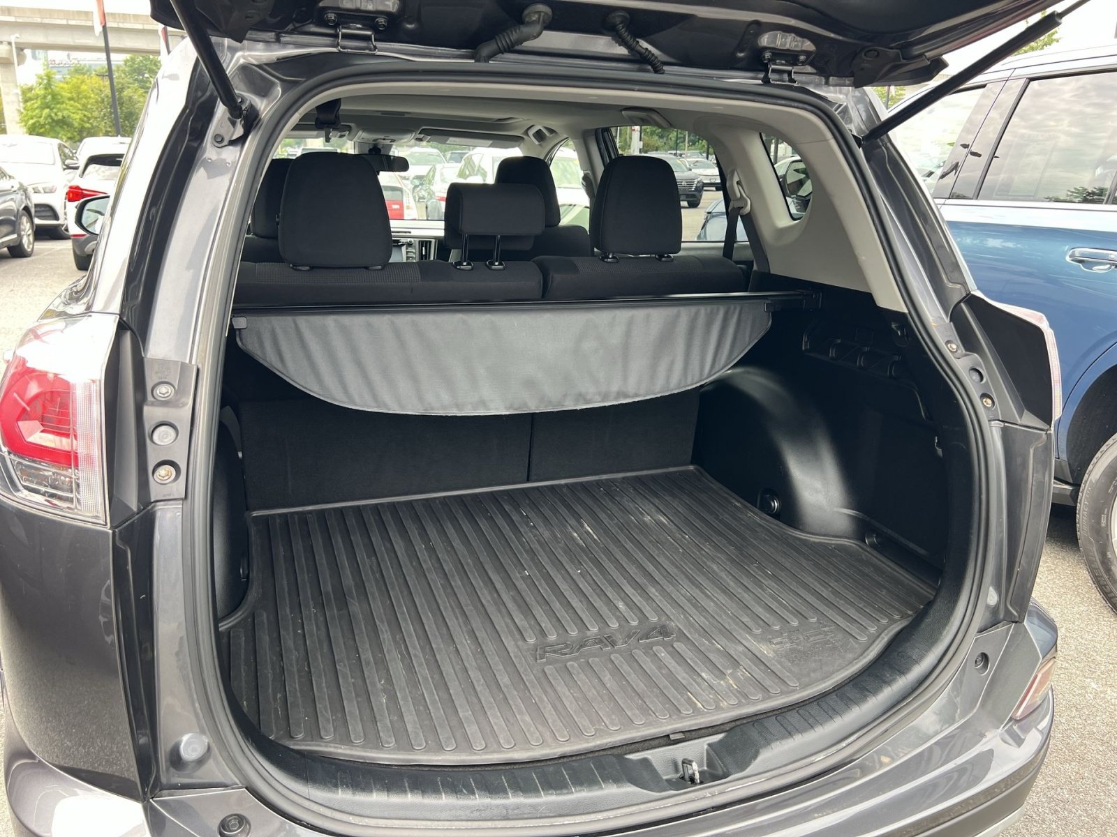 Used 2018 Toyota RAV4 XLE w/ Plus Extra Value Package AWD/4WD image 21