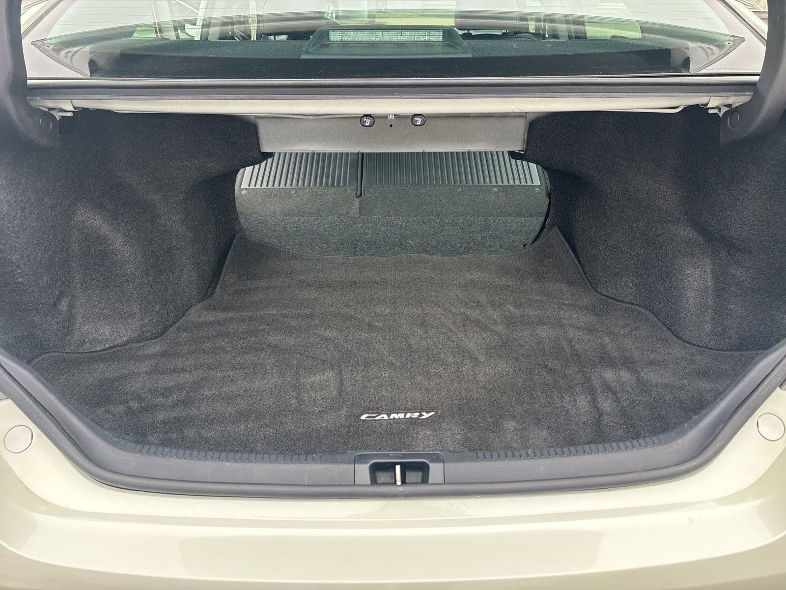 Used 2015 Toyota Camry SE image 37