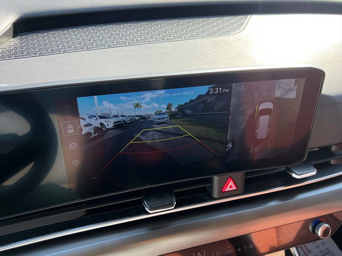 Used 2026 Kia Carnival SX w/ SX Dark Edition Package image 14