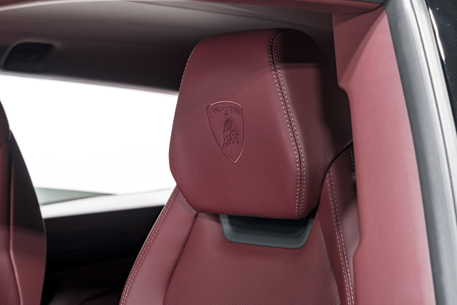 Used 2025 Lamborghini Urus SE AWD/4WD image 21