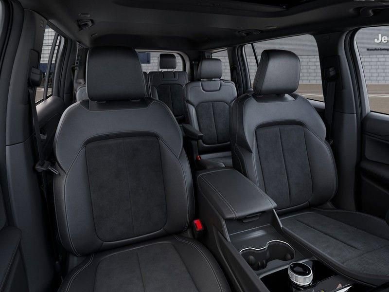 New 2025 Jeep Grand Cherokee L Altitude AWD/4WD image 16