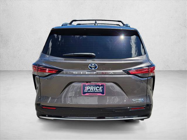 Used 2024 Toyota Sienna Platinum FWD image 7
