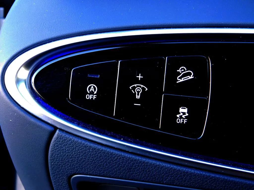 Used 2023 Genesis GV70 2.5T w/ Sport Prestige Package image 30