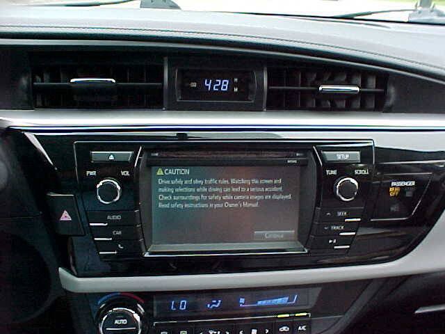 Used 2015 Toyota Corolla LE w/ Body Protection Package #1 FWD image 18