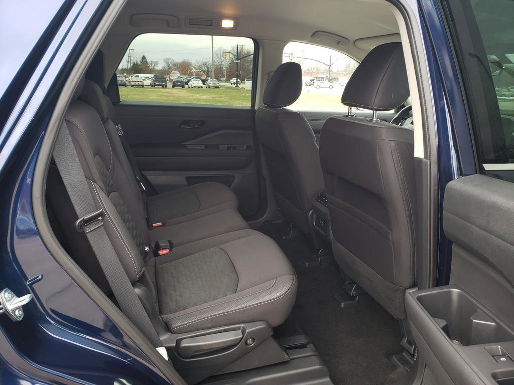 Certified 2025 Nissan Pathfinder SV image 27