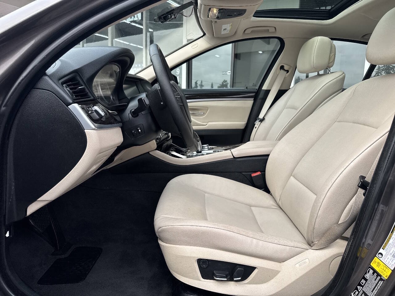 Used 2012 BMW 528i xDrive Sedan AWD/4WD image 29