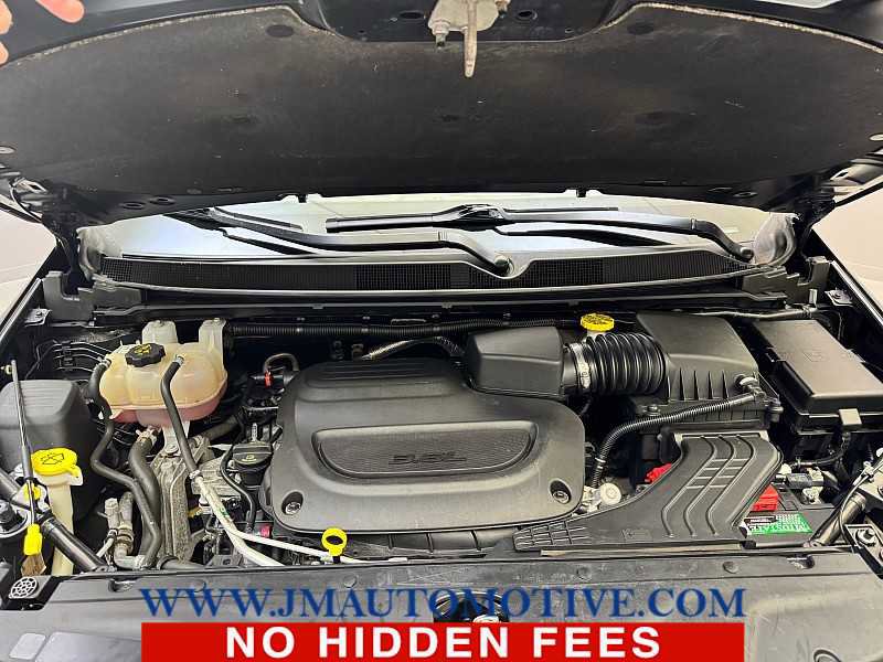 Used 2021 Chrysler Pacifica Touring-L image 10