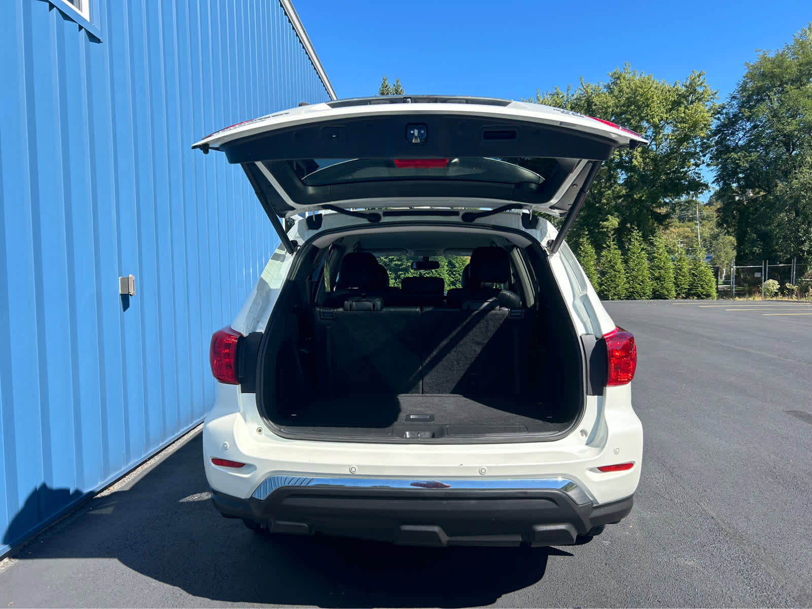 Used 2019 Nissan Pathfinder SL image 16