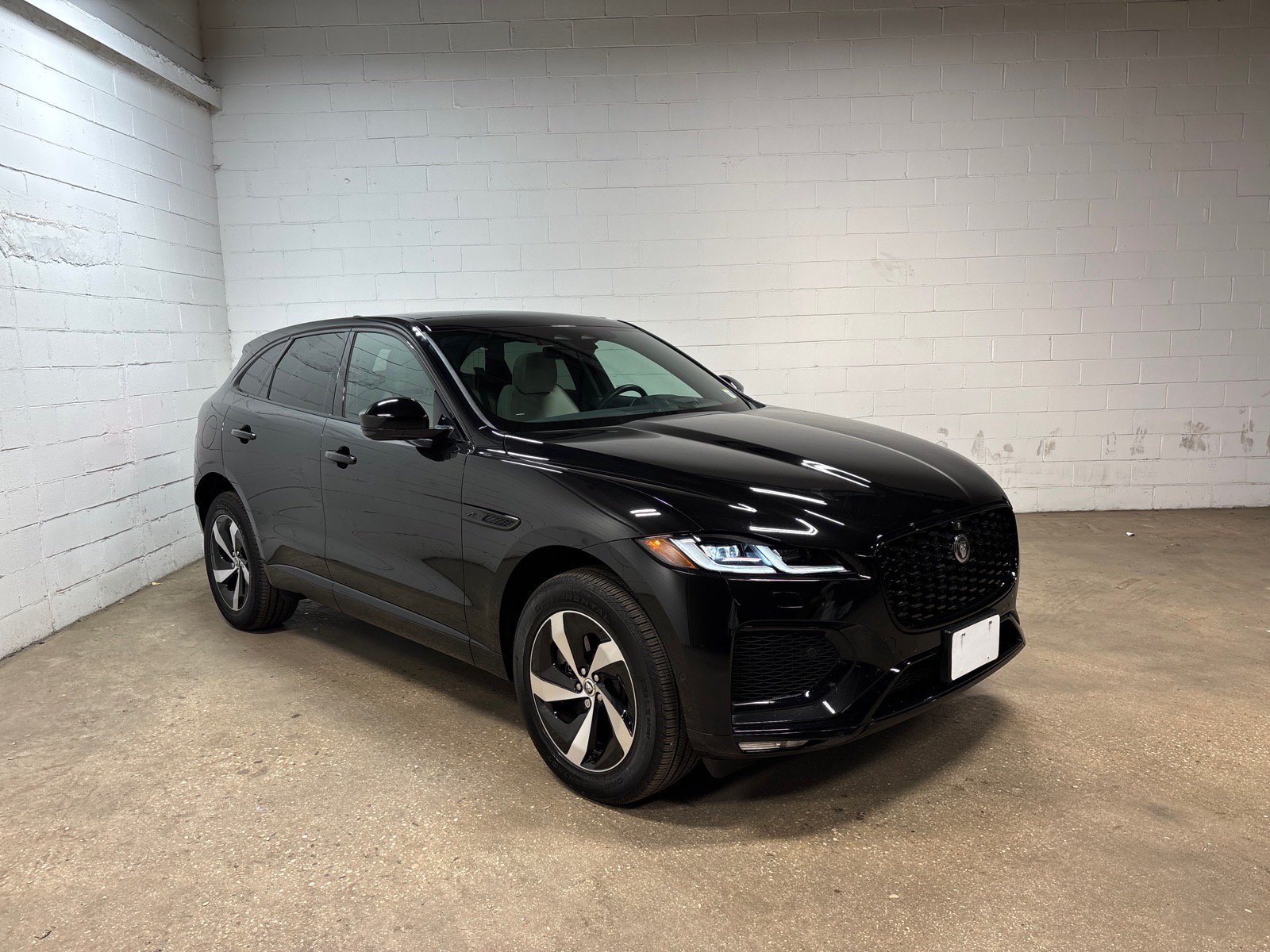 Used 2026 Jaguar F-PACE R-Dynamic S AWD/4WD image 4