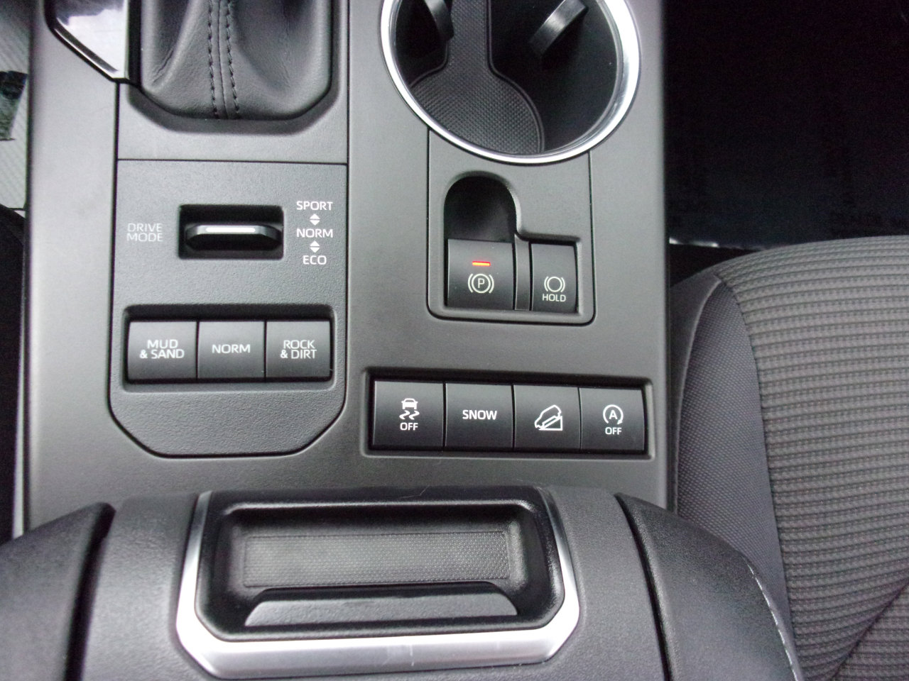 Used 2020 Toyota Highlander LE image 24