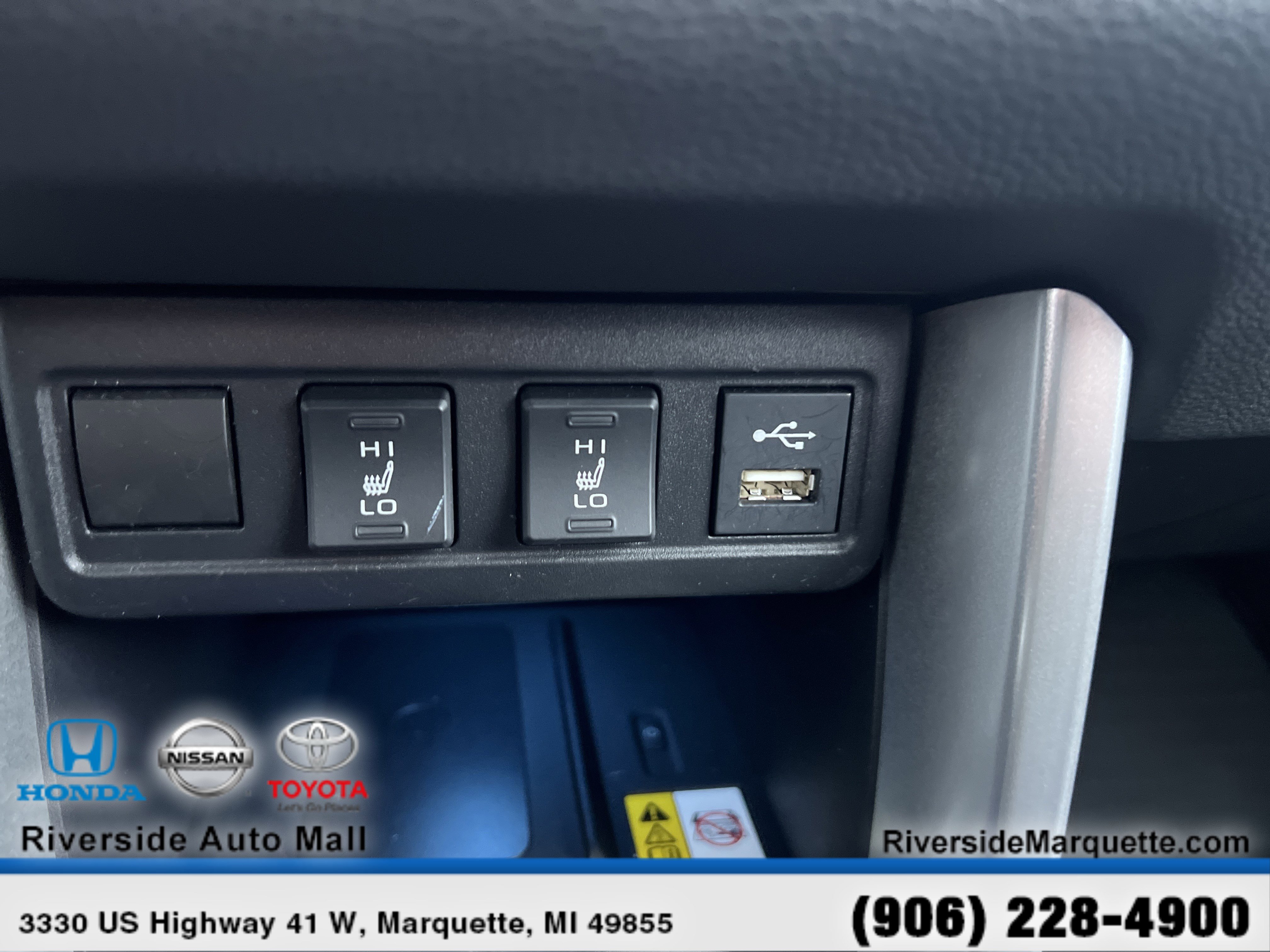 Used 2022 Toyota Corolla Cross XLE image 18