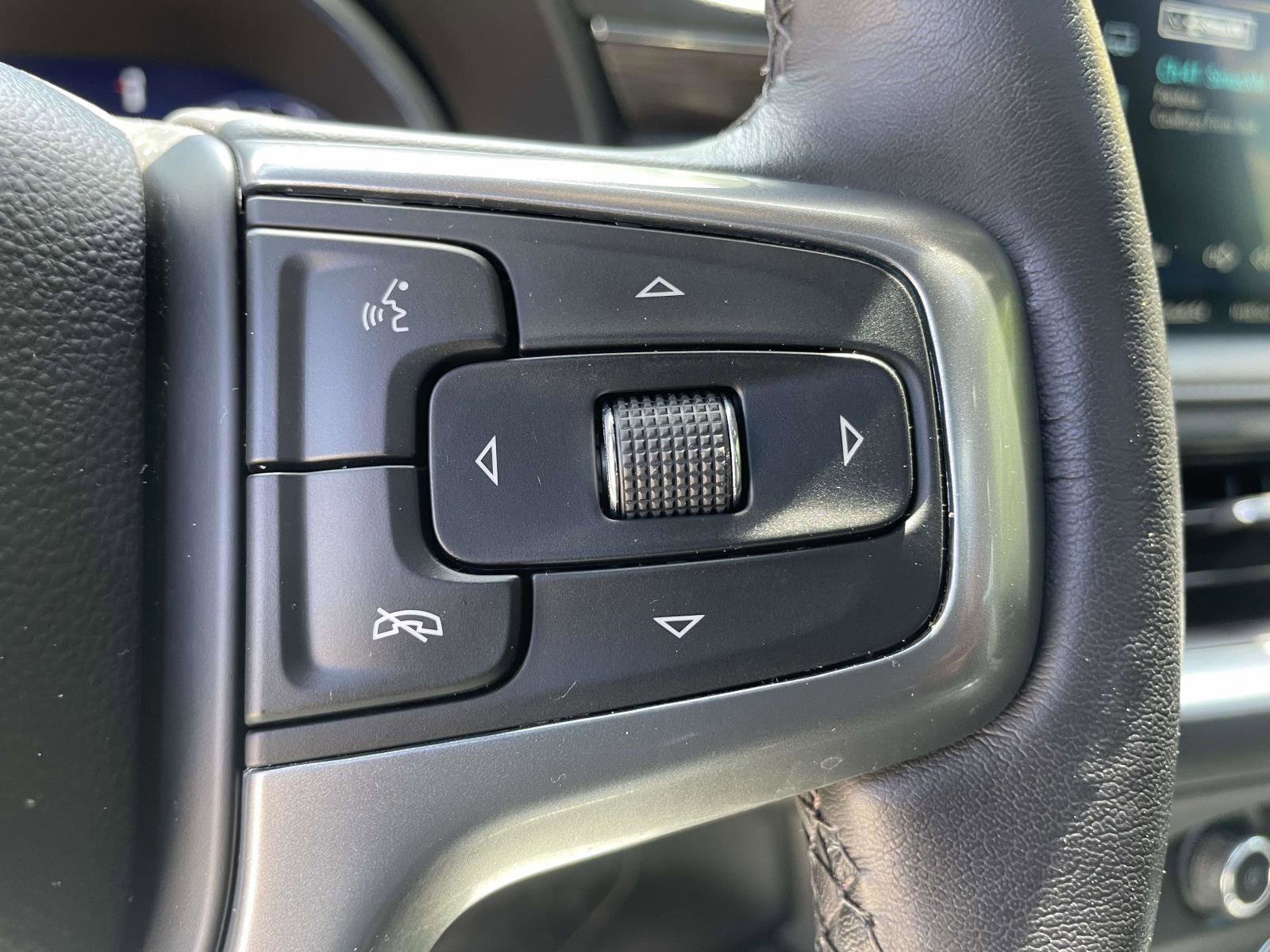 Used 2022 Chevrolet Tahoe Z71 w/ Luxury Package AWD/4WD image 9