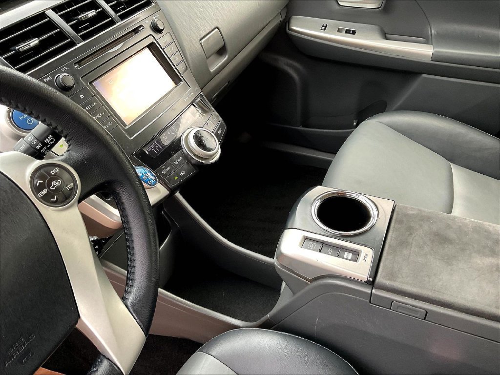 Used 2014 Toyota Prius V Five FWD image 18