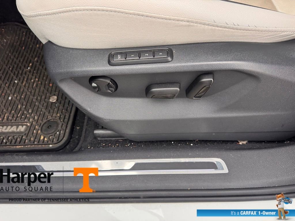 Used 2019 Volkswagen Tiguan SEL Premium image 18