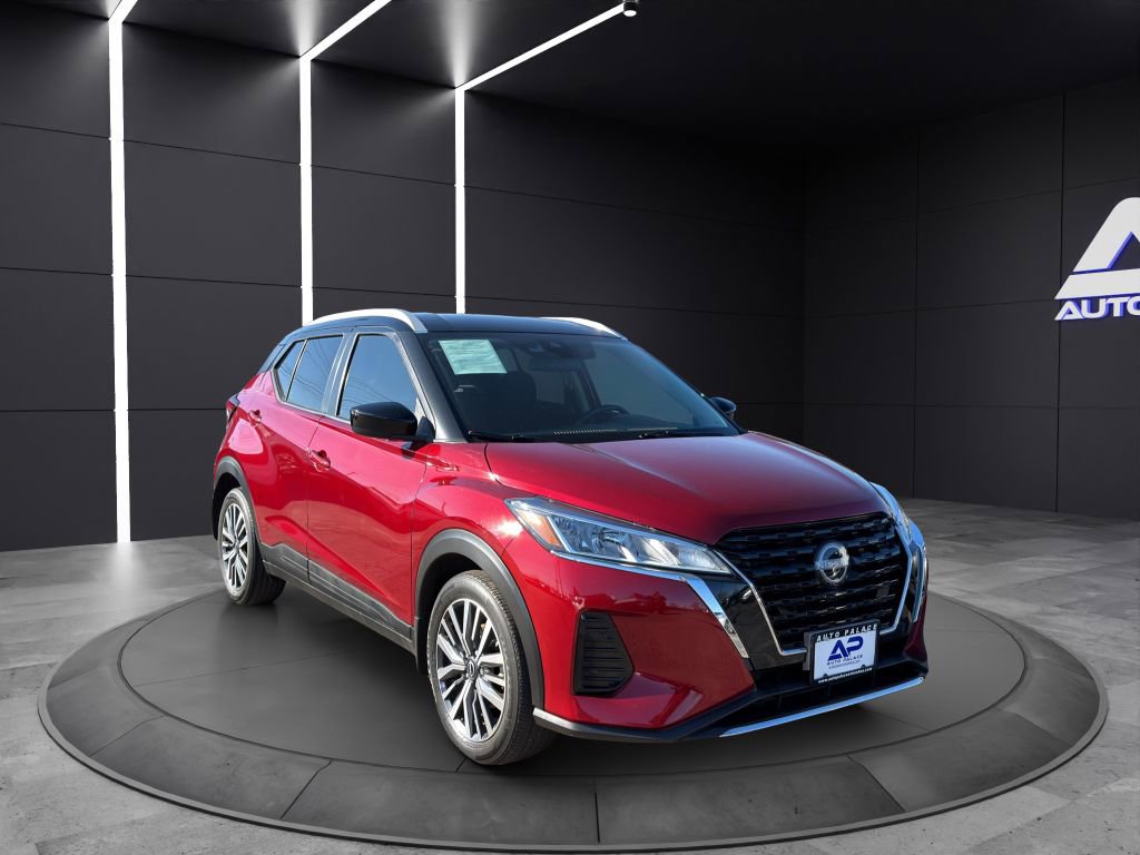 Used 2023 Nissan Kicks SV image 3