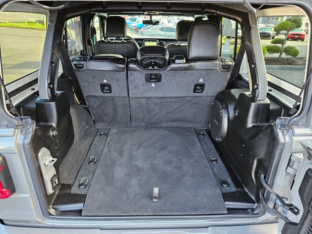 Used 2022 Jeep Wrangler Unlimited Sahara image 16