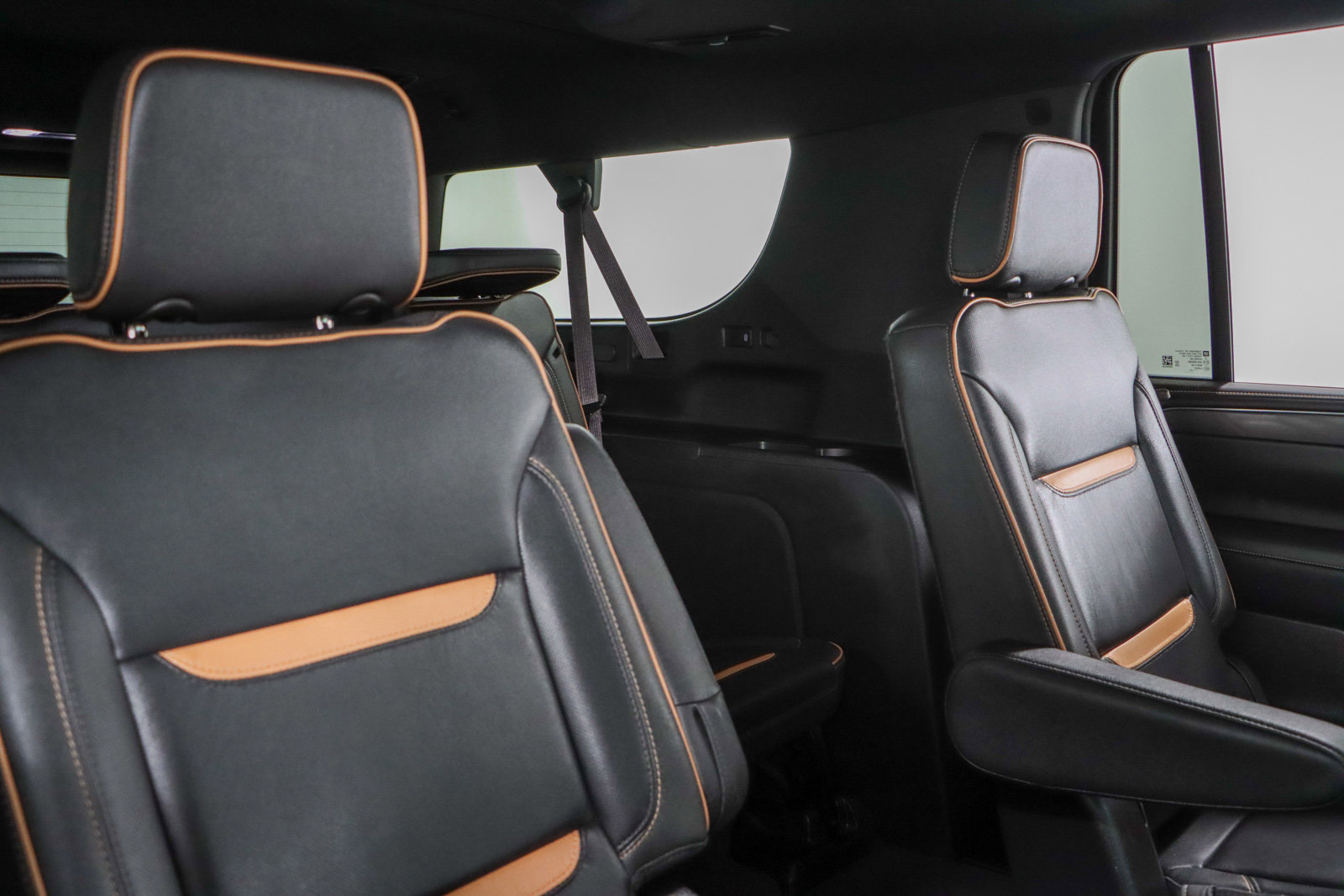 Used 2024 GMC Yukon XL AT4 w/ Technology Package image 32