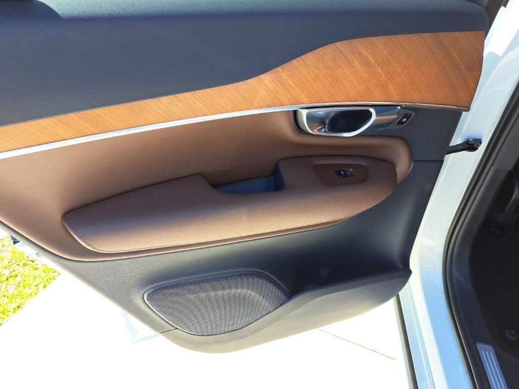 Used 2023 Volvo XC90 B6 Plus w/ Protection Package Premier image 10