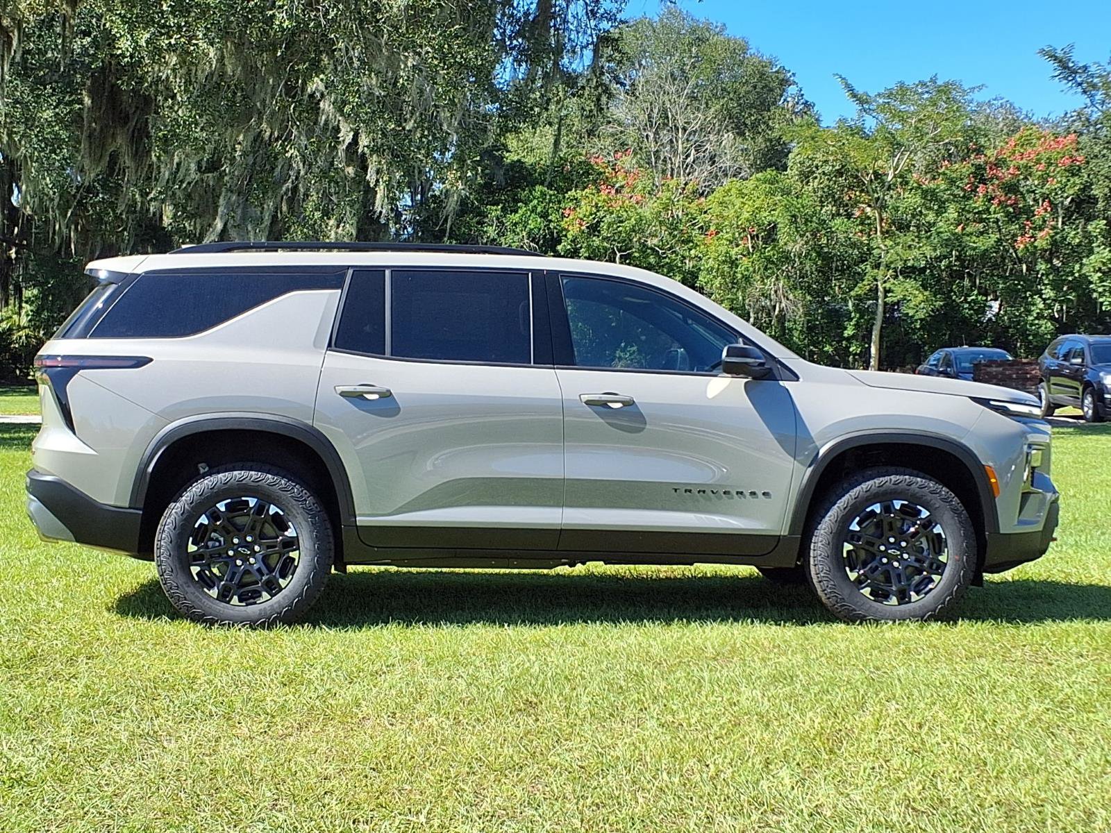New 2027 Chevrolet Traverse Z71 w/ Driver Confidence Package AWD/4WD image 3