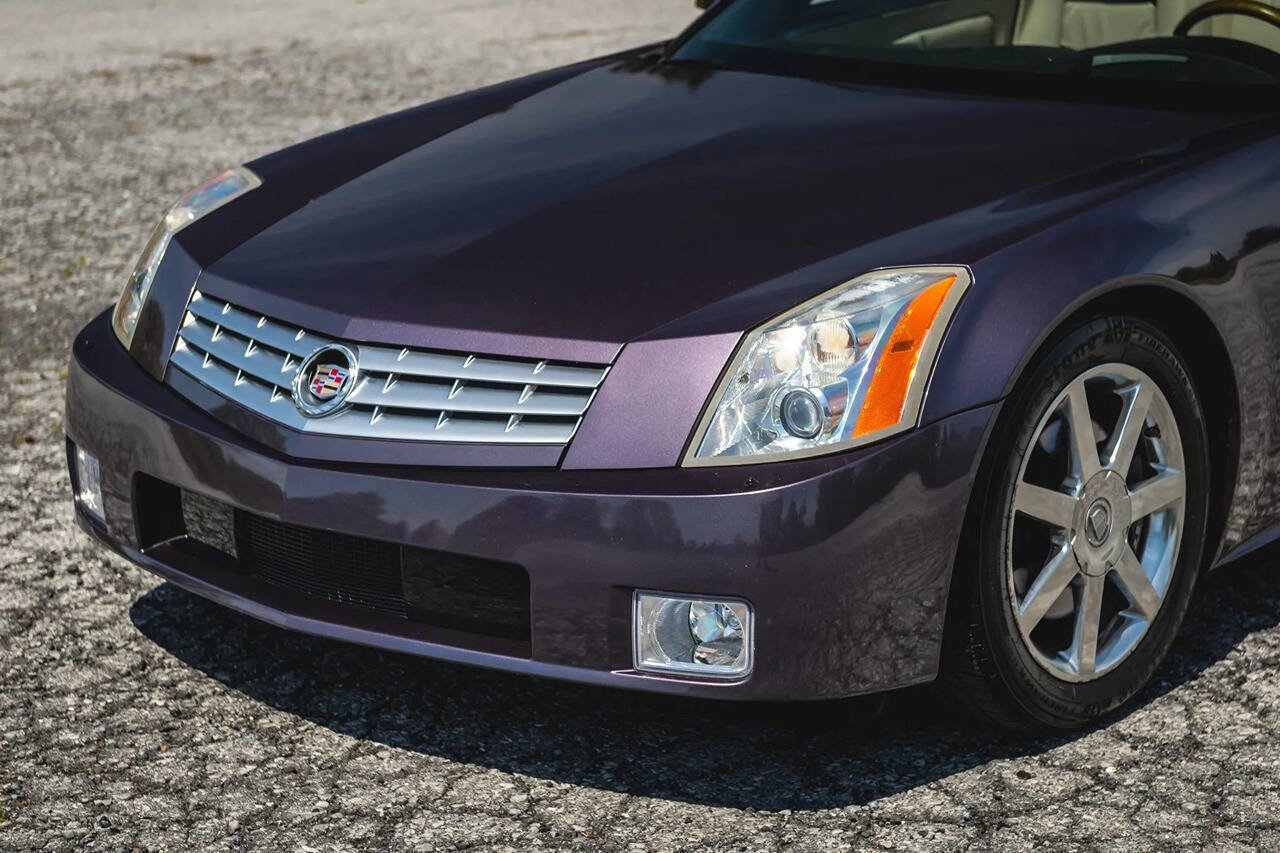 Used 2004 Cadillac XLR image 33
