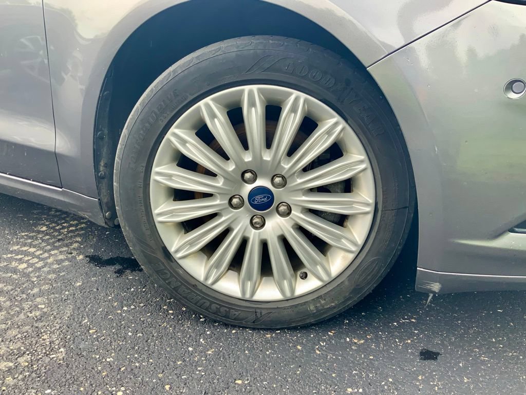Used 2013 Ford Fusion Energi Titanium w/ Driver Assist Pkg FWD image 30