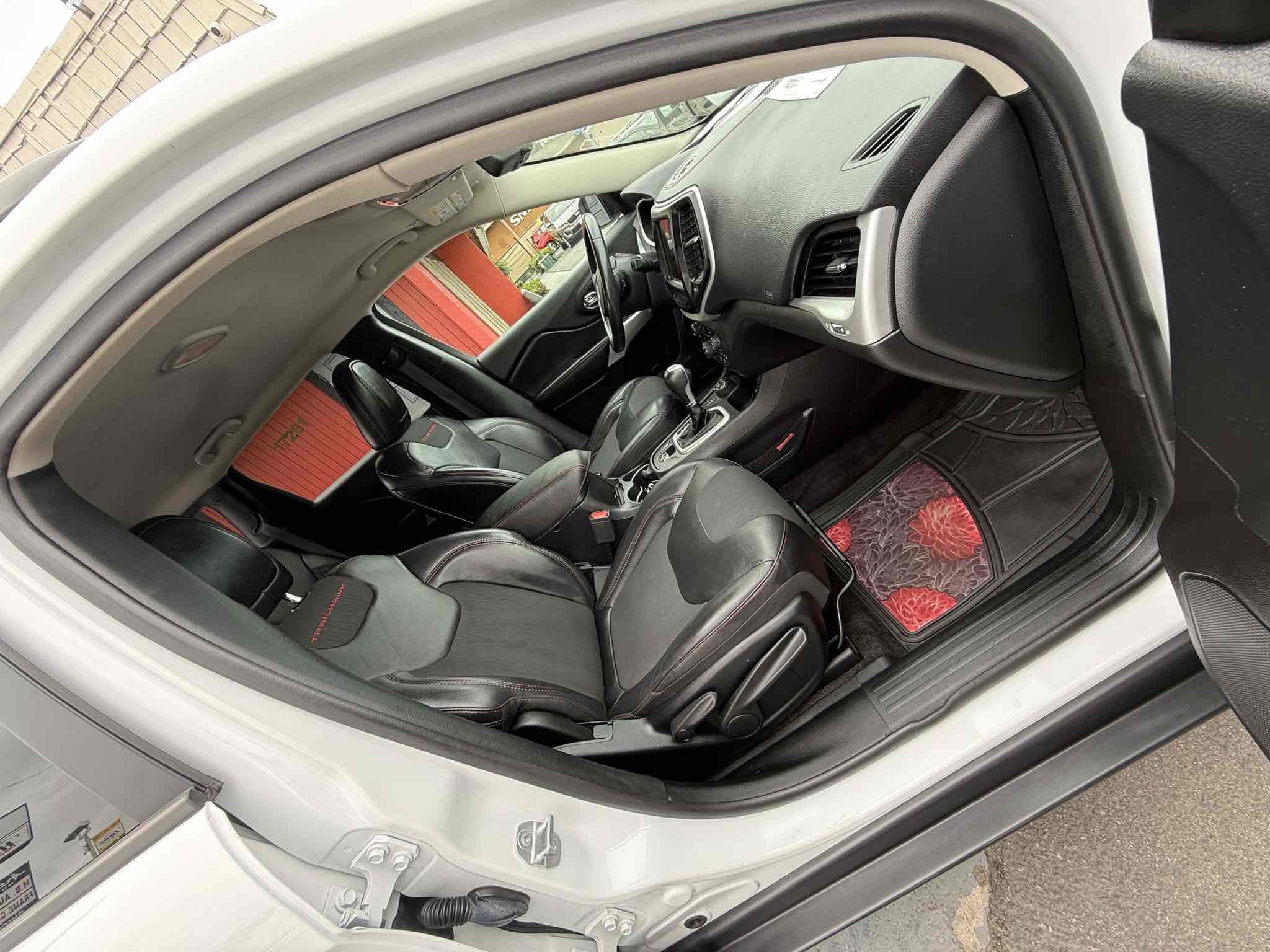 Used 2018 Jeep Cherokee Trailhawk image 44