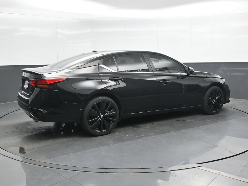 Used 2022 Nissan Altima 2.5 SR w/ Midnight Edition Package AWD/4WD video 2