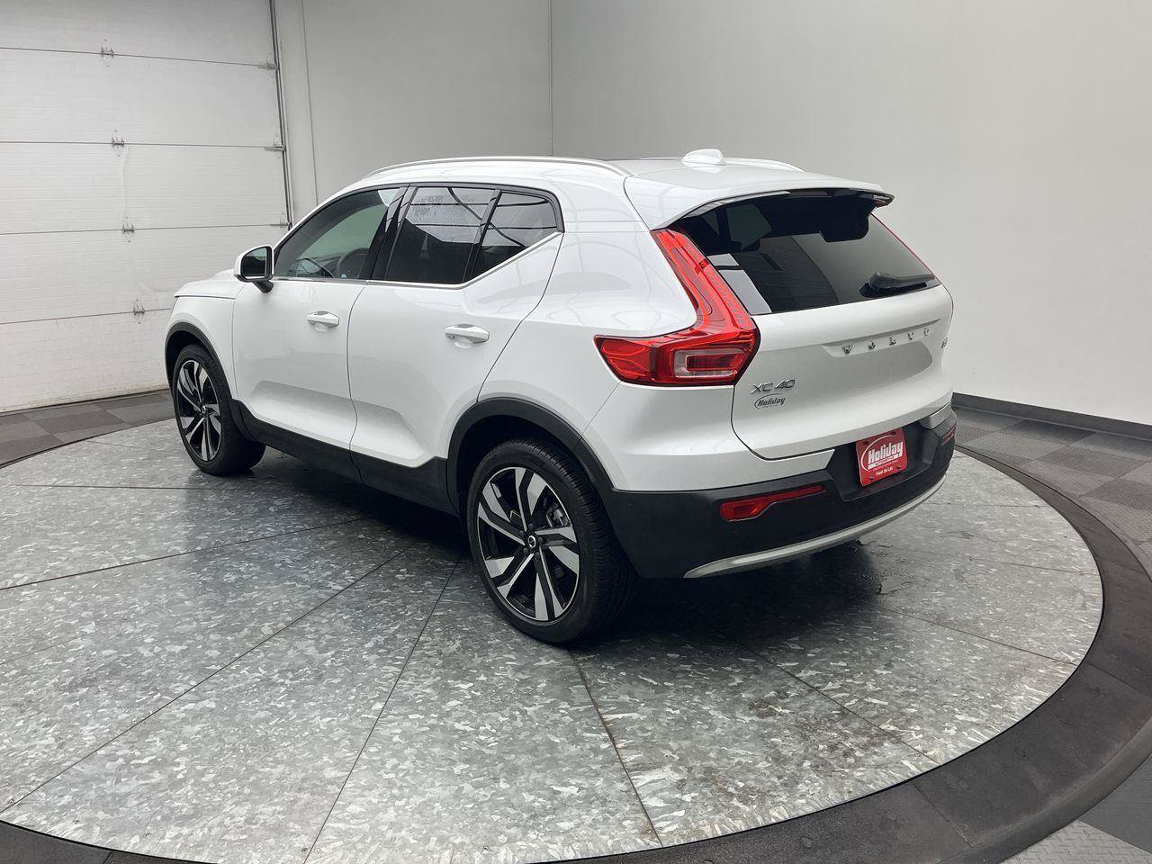 Used 2023 Volvo XC40 B5 Ultimate w/ Protection Package Premier AWD/4WD image 2