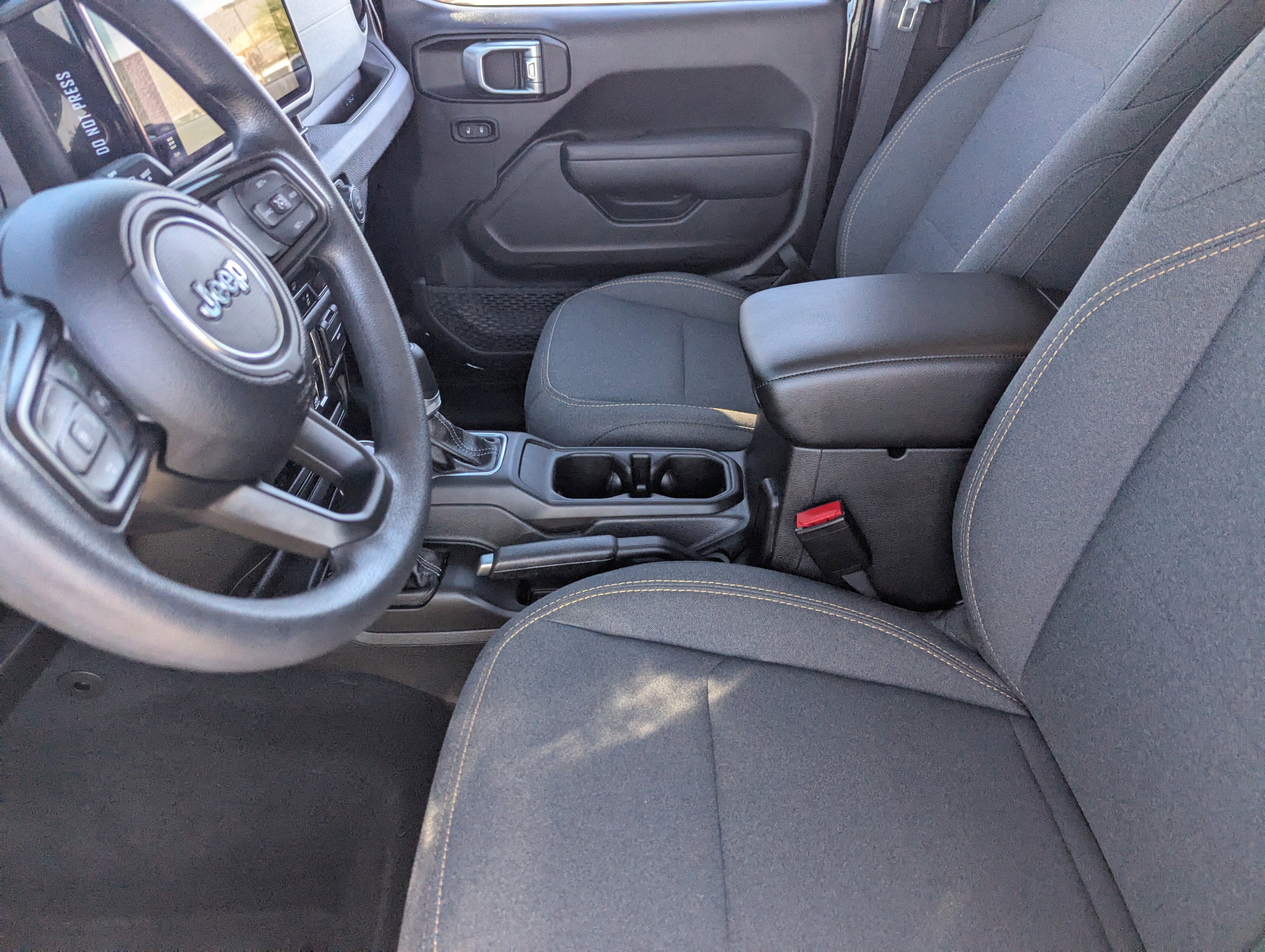 Used 2025 Jeep Gladiator Sport image 18