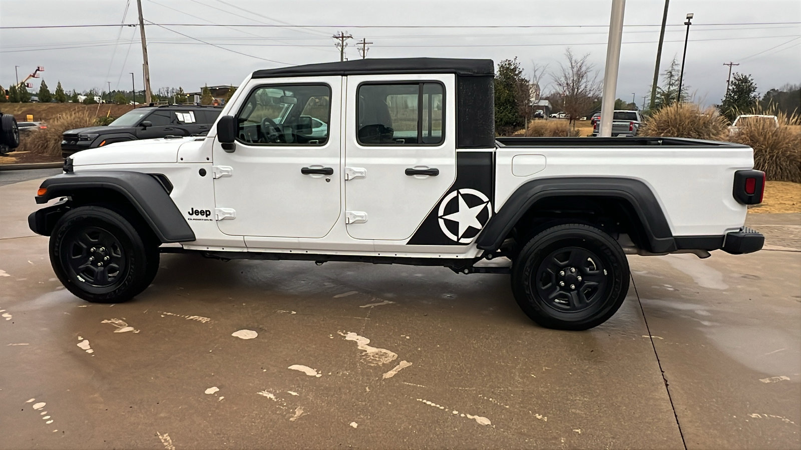 Used 2024 Jeep Gladiator Sport image 11