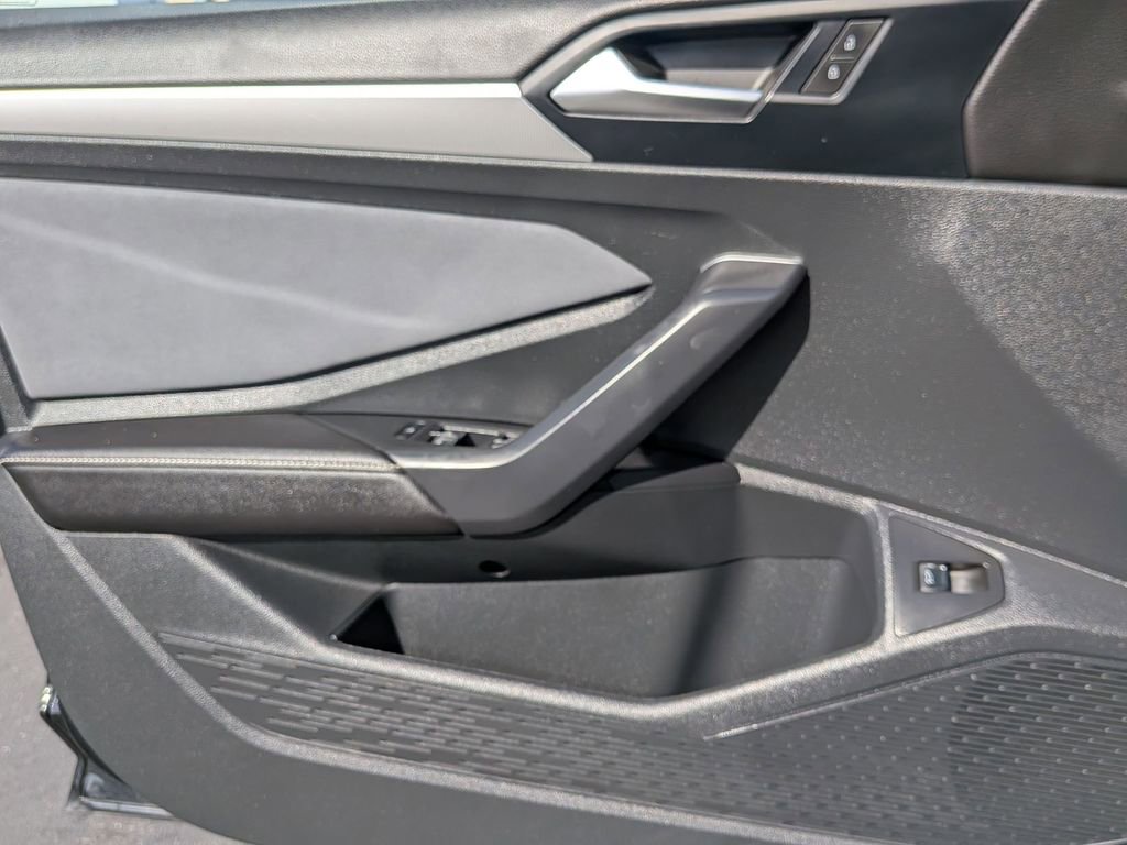 Used 2025 Volkswagen Jetta SE image 13