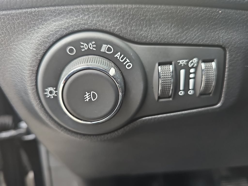 Used 2019 Jeep Compass Limited FWD image 23