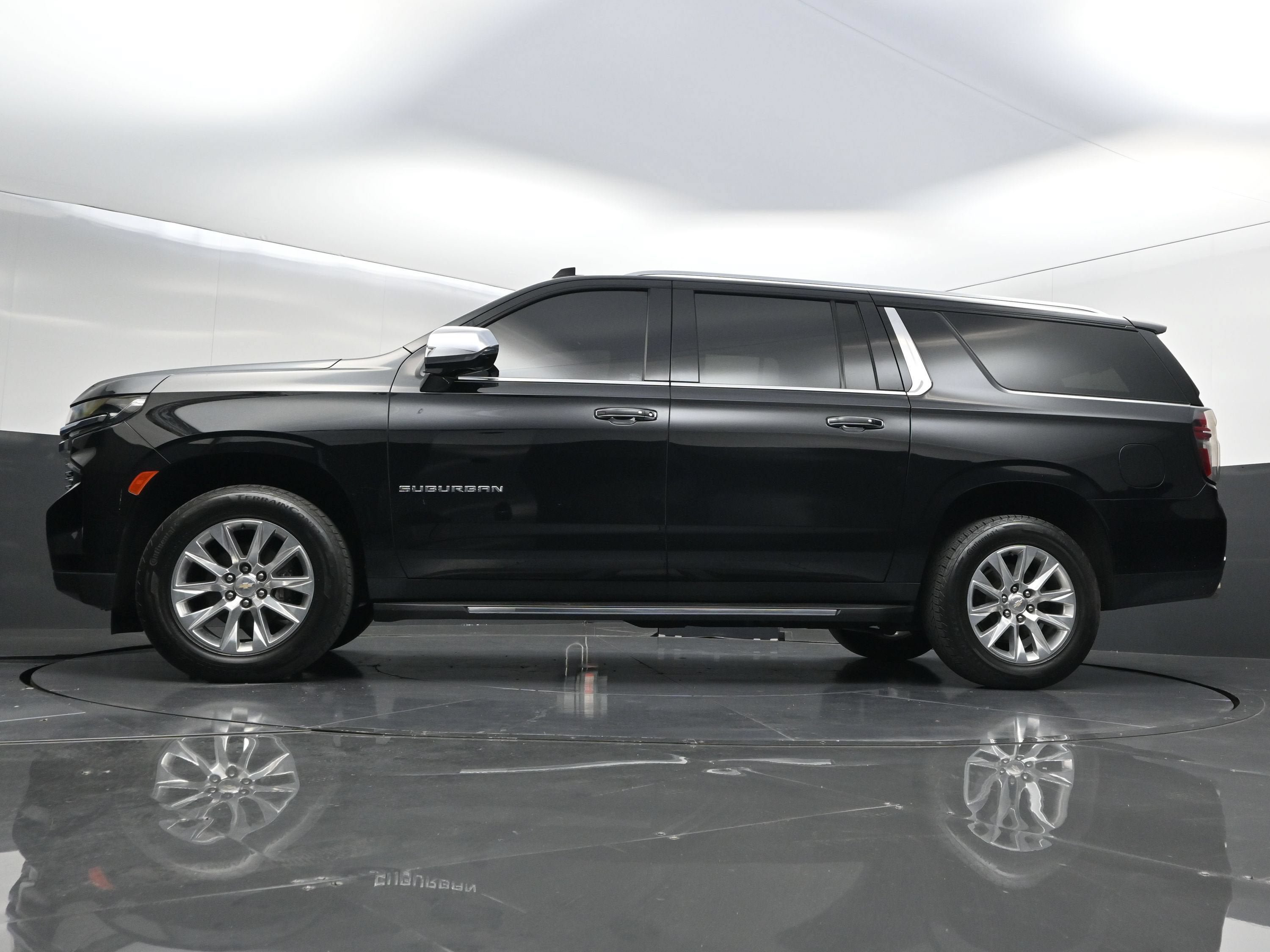 Used 2023 Chevrolet Suburban Premier AWD/4WD image 45