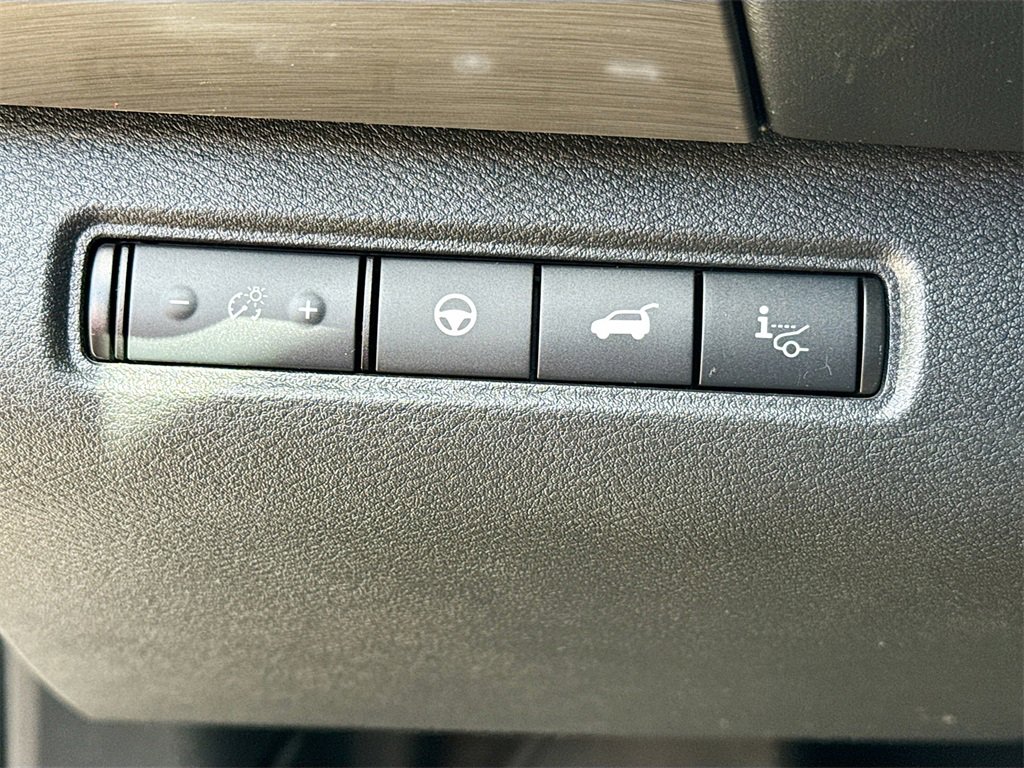 Used 2022 Nissan Pathfinder Platinum w/ Cargo Package image 11