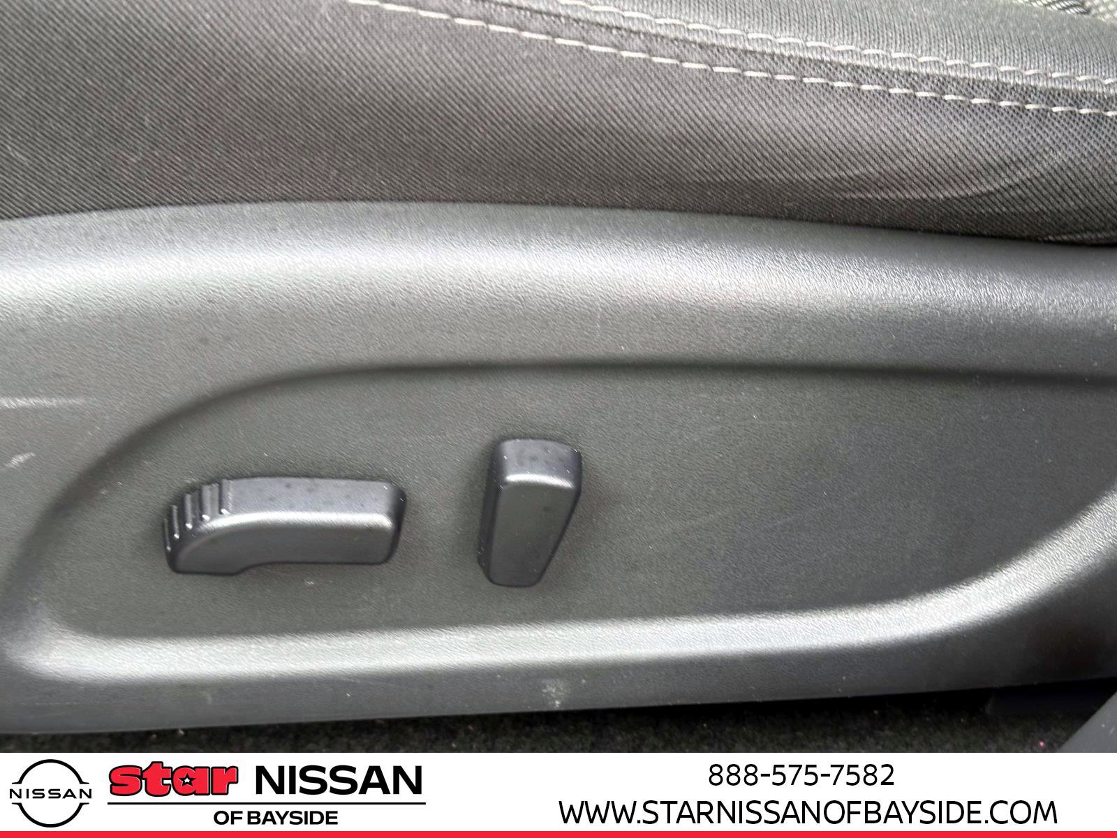 Used 2019 Nissan Pathfinder SV image 14