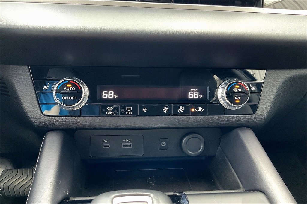 Used 2024 Mitsubishi Outlander SE Black Edition image 32