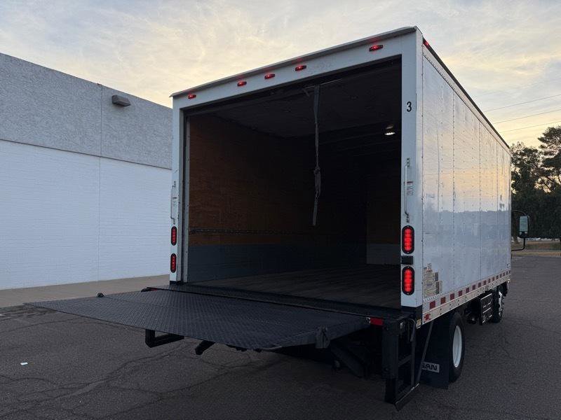 Used 2023 Isuzu NPR RWD image 19