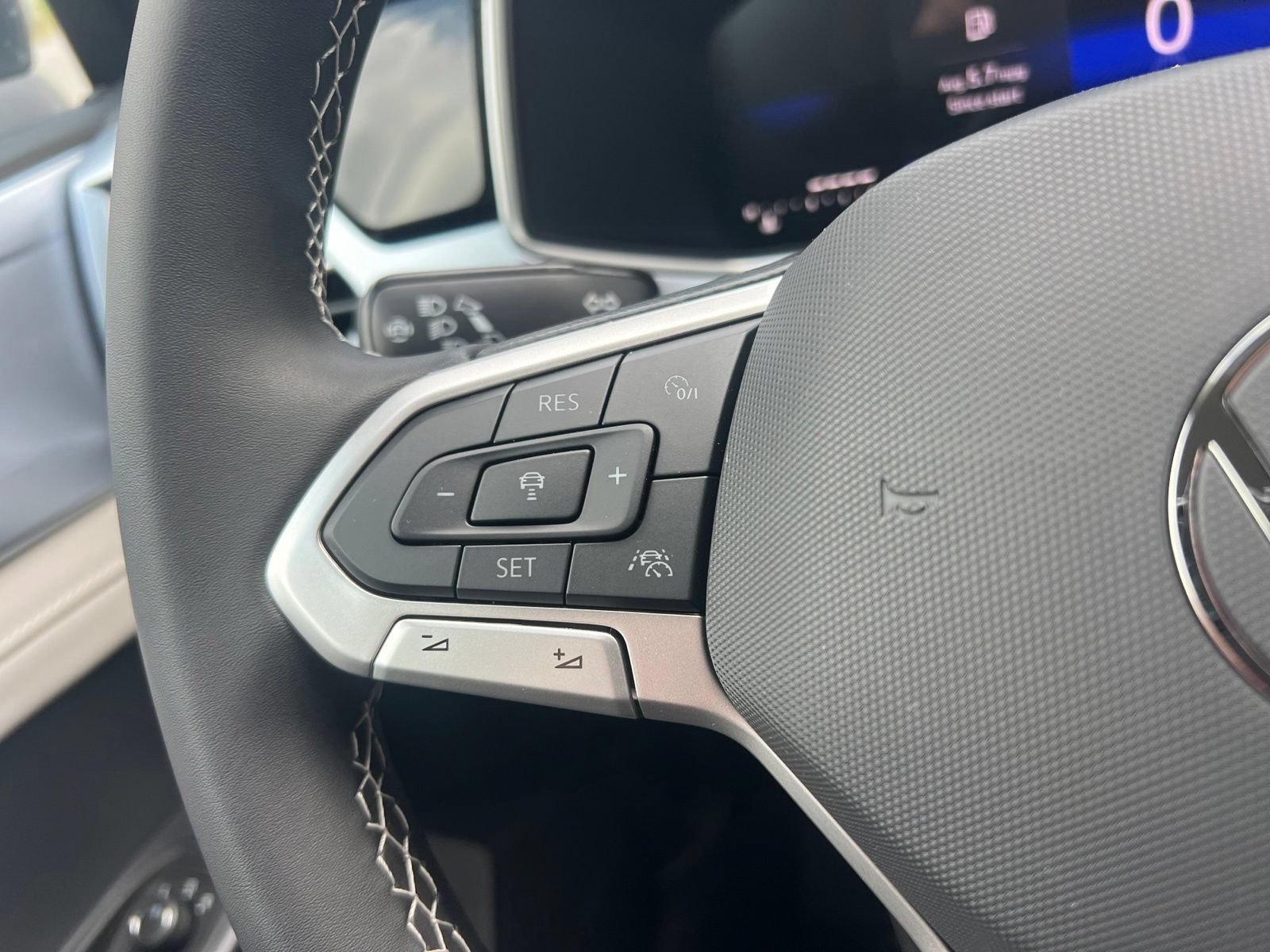 New 2026 Volkswagen Taos SE FWD image 17