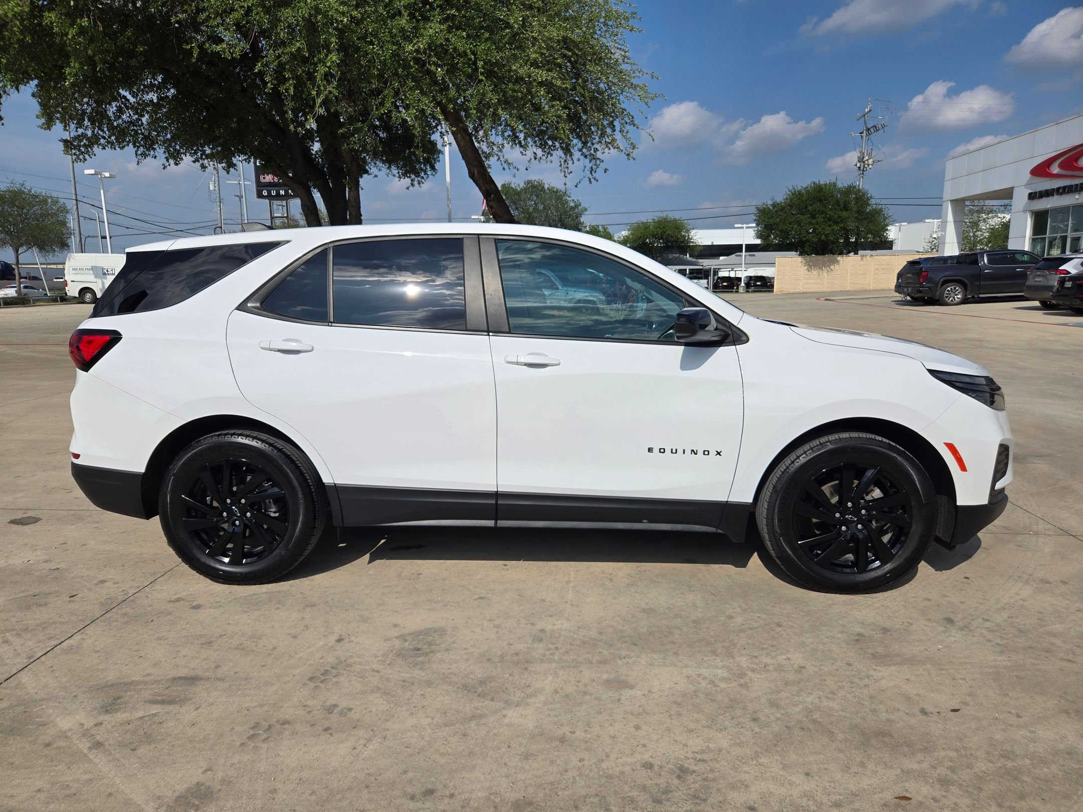 Certified 2024 Chevrolet Equinox LS w/ LS Convenience Package FWD image 8